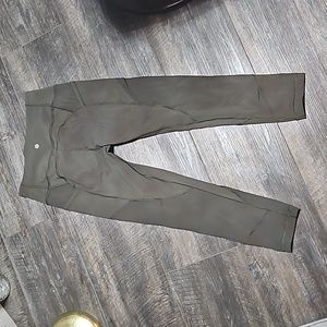 Lululemon in movement leggings 25'